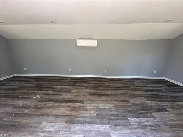 26 Woodland RD, Hampton, VA 23663