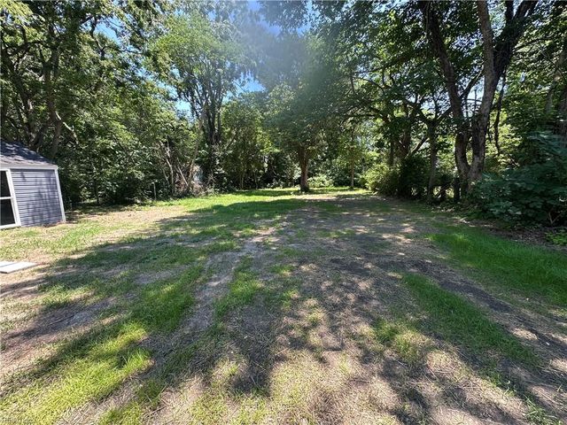 26 Woodland RD, Hampton, VA 23663