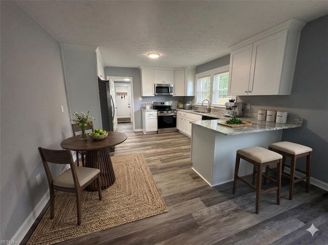 26 Woodland RD, Hampton, VA 23663
