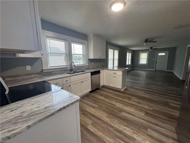 26 Woodland RD, Hampton, VA 23663