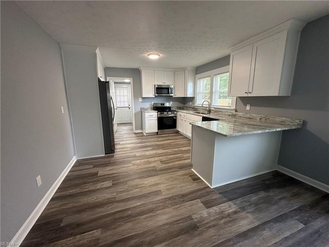 26 Woodland RD, Hampton, VA 23663