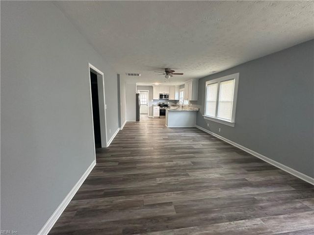 26 Woodland RD, Hampton, VA 23663