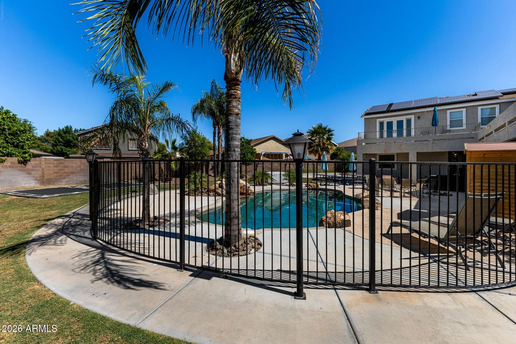 Image 64 of property listing at 2944 S SABRINA Circle, Mesa, AZ 85212