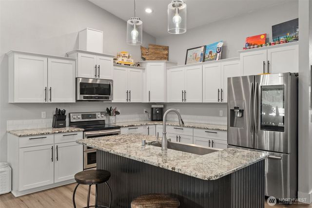 611 Woodside Road, Cosmopolis, WA 98537