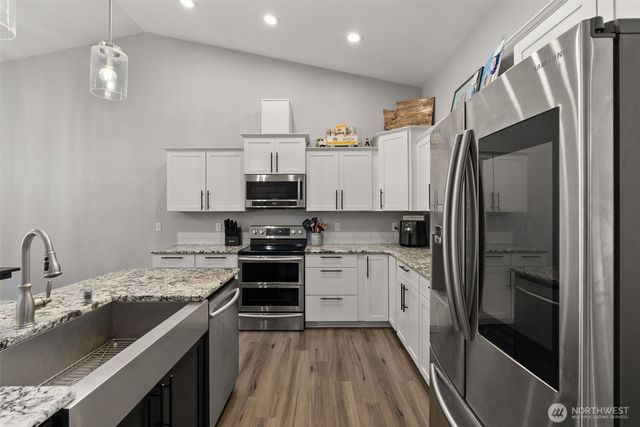 611 Woodside Road, Cosmopolis, WA 98537