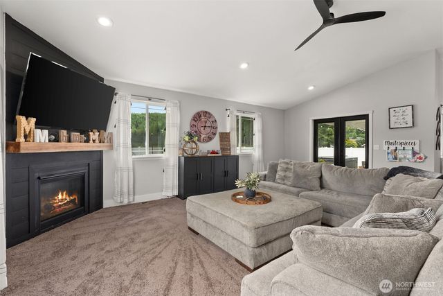 611 Woodside Road, Cosmopolis, WA 98537