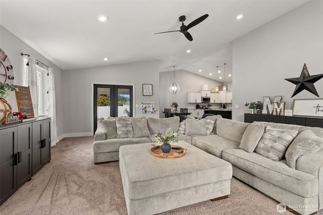 611 Woodside Road, Cosmopolis, WA 98537