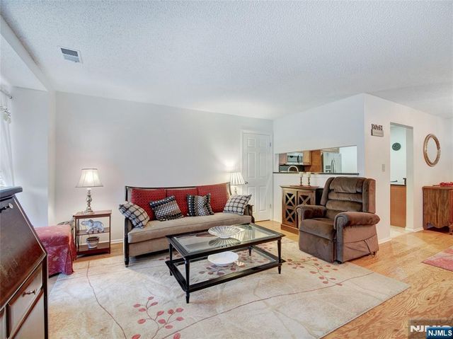 140 Cherry Street, Jersey City, NJ 07305