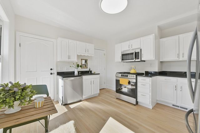 94 Cushing 3, Waltham, MA 02453
