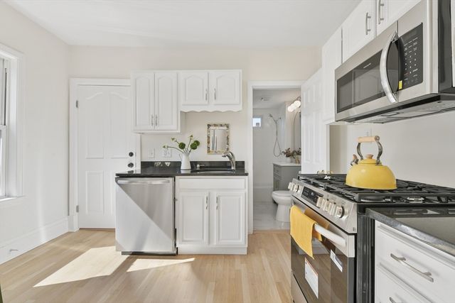 94 Cushing 3, Waltham, MA 02453