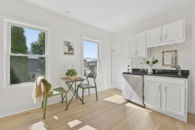 94 Cushing 3, Waltham, MA 02453