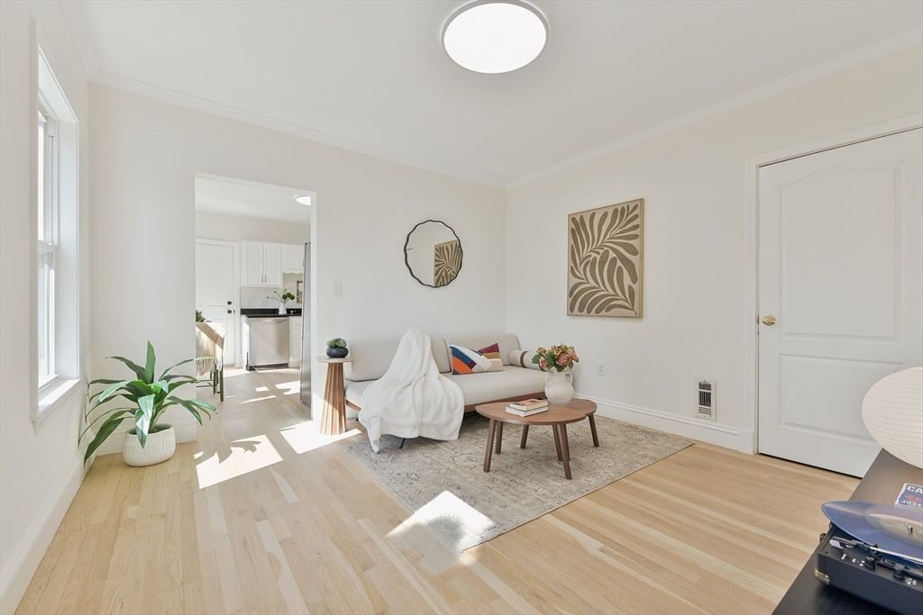 94 Cushing 3, Waltham, MA 02453