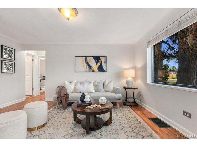 3395 N Oneida St, Denver, CO 80207