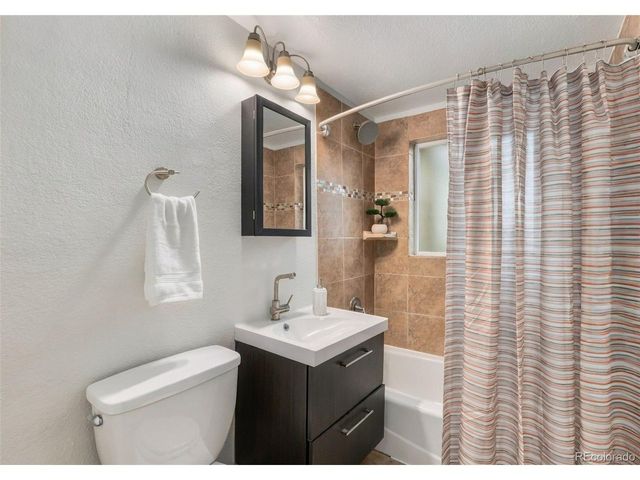 3395 N Oneida St, Denver, CO 80207