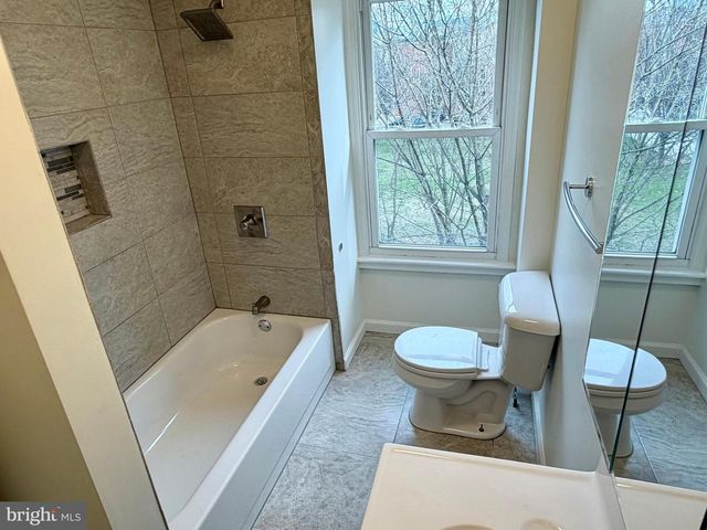 636 N 40TH ST, Philadelphia, PA 19104