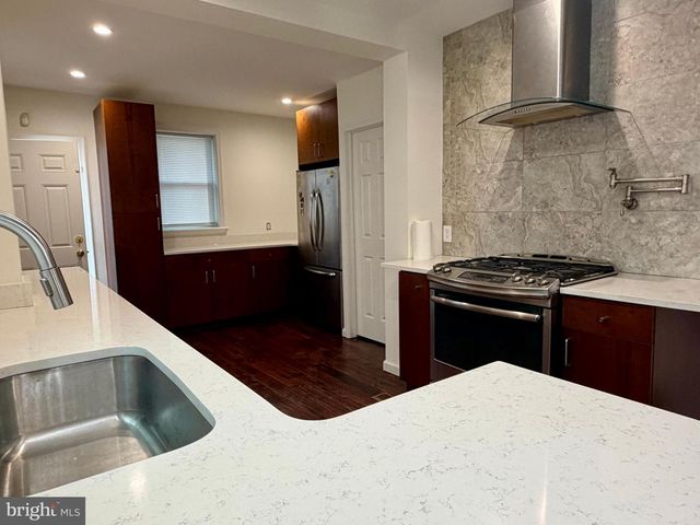 636 N 40TH ST, Philadelphia, PA 19104