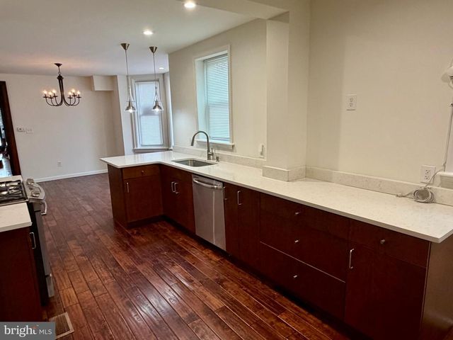 636 N 40TH ST, Philadelphia, PA 19104