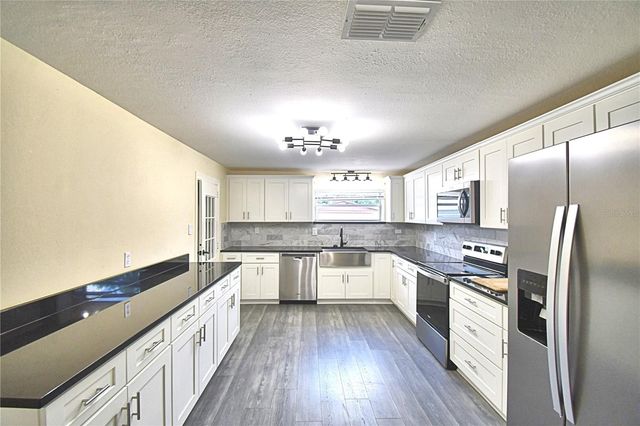 3225 OAKLAND ROAD N, Lakeland, FL 33801