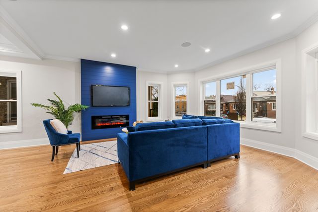 3019 N Kenneth Avenue, Chicago, IL 60641