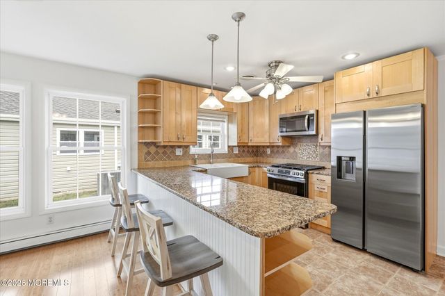 8 Seville Place, Toms River, NJ 08757