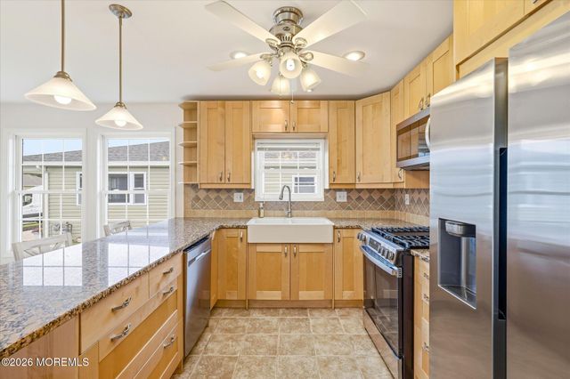 8 Seville Place, Toms River, NJ 08757