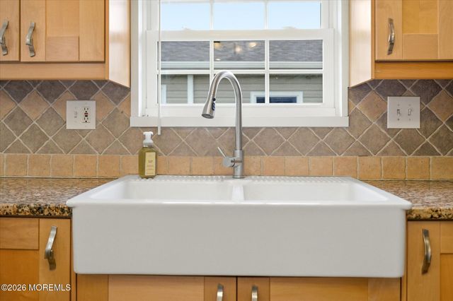 8 Seville Place, Toms River, NJ 08757
