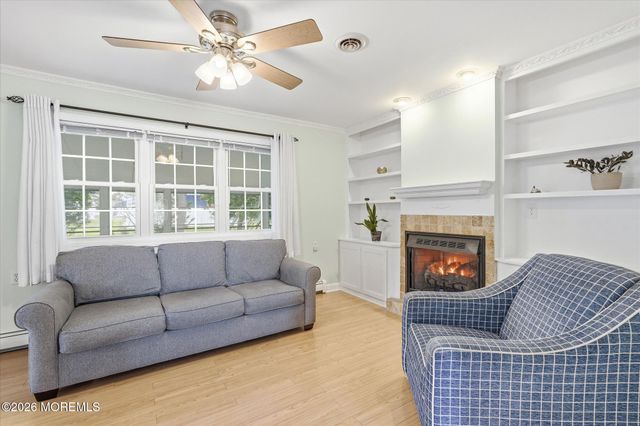 8 Seville Place, Toms River, NJ 08757