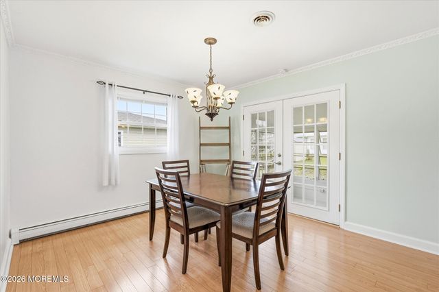 8 Seville Place, Toms River, NJ 08757