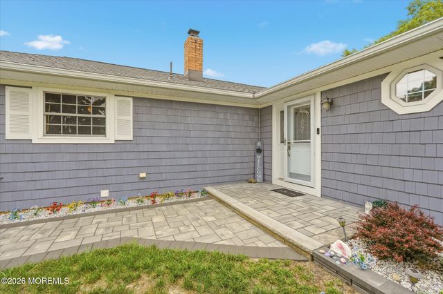 8 Seville Place, Toms River, NJ 08757