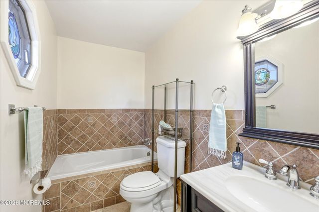 8 Seville Place, Toms River, NJ 08757