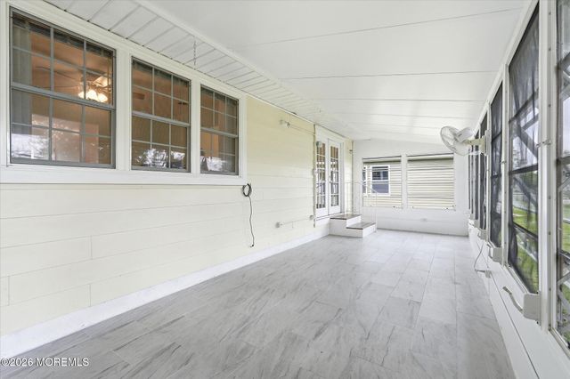 8 Seville Place, Toms River, NJ 08757
