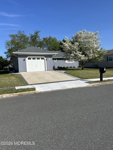 8 Seville Place, Toms River, NJ 08757