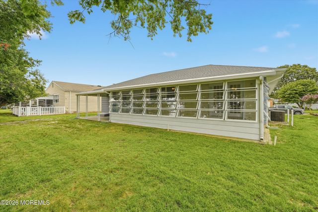 8 Seville Place, Toms River, NJ 08757