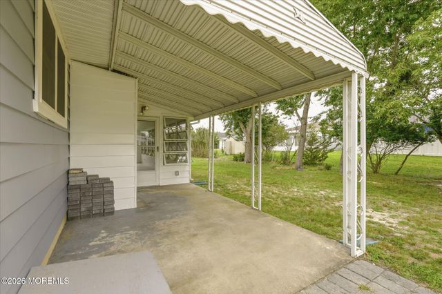 8 Seville Place, Toms River, NJ 08757