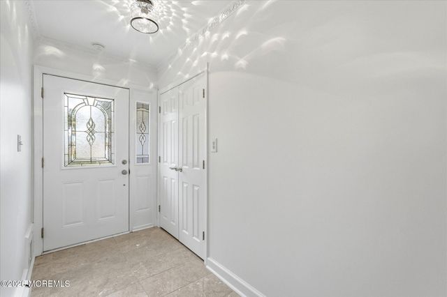 8 Seville Place, Toms River, NJ 08757