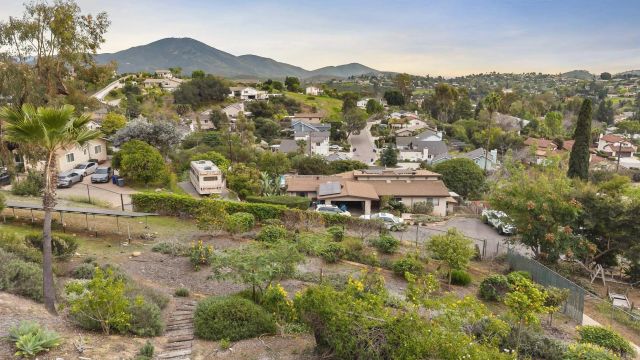 4214 Bobbie Ln, La Mesa, CA 91941