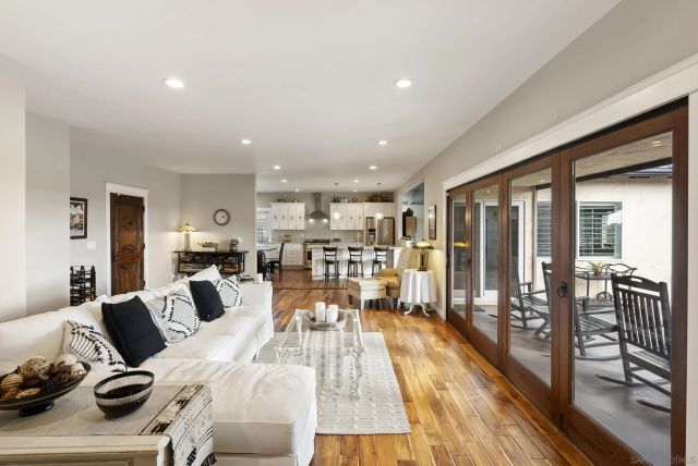 4214 Bobbie Ln, La Mesa, CA 91941