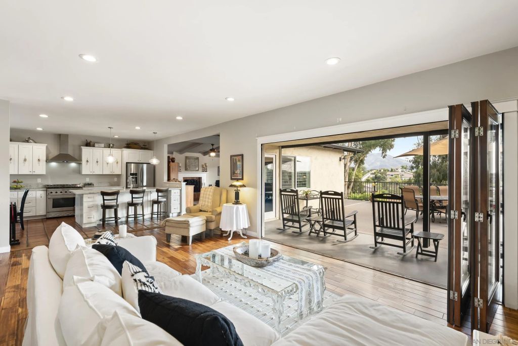 4214 Bobbie Ln, La Mesa, CA 91941