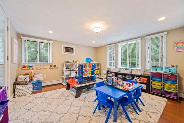 42 Eisenhower Dr, Sharon, MA 02067