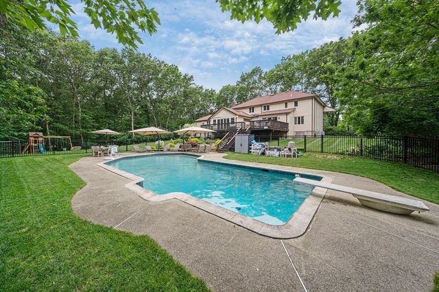 42 Eisenhower Dr, Sharon, MA 02067