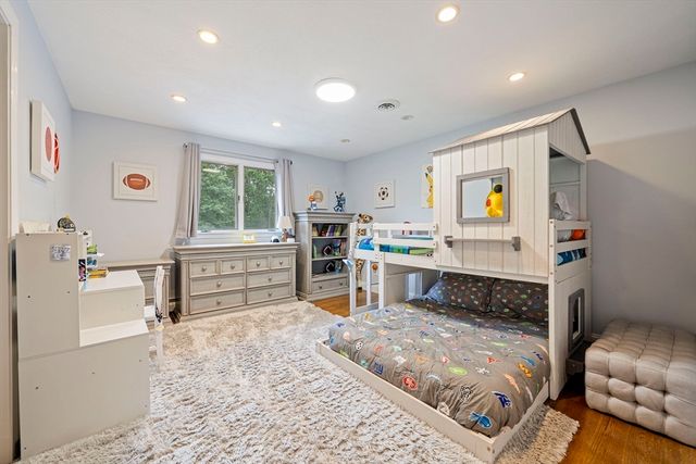 42 Eisenhower Dr, Sharon, MA 02067