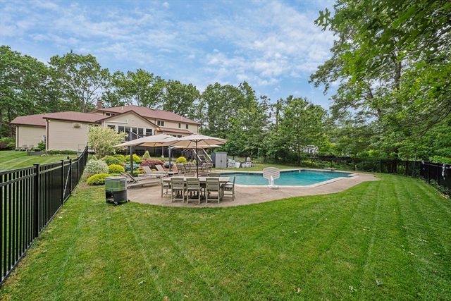 42 Eisenhower Dr, Sharon, MA 02067