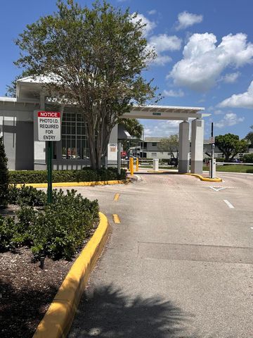 750 Burgundy P, Delray Beach, FL 33484