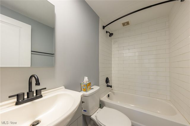 1366 E Twinsburg Road, Macedonia, OH 44056