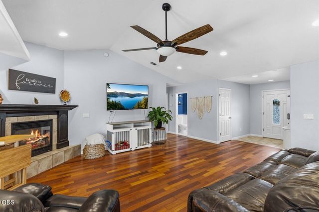 101 Aberdeen Lane, Eagle Point, OR 97524