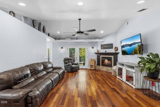 101 Aberdeen Lane, Eagle Point, OR 97524