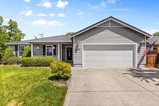 101 Aberdeen Lane, Eagle Point, OR 97524