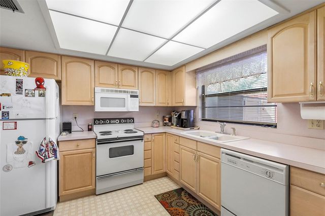 665 BROADMOOR CIRCLE, Winter Haven, FL 33884