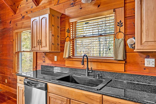 94 Lakecrest DR, Hardy, VA 24101