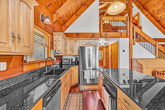 94 Lakecrest DR, Hardy, VA 24101